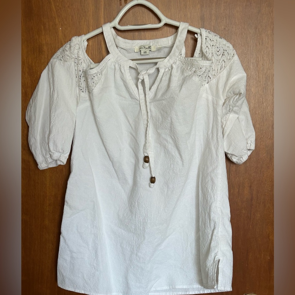 Simply Noelle White Cold Shoulder Blouse with Lace Accents